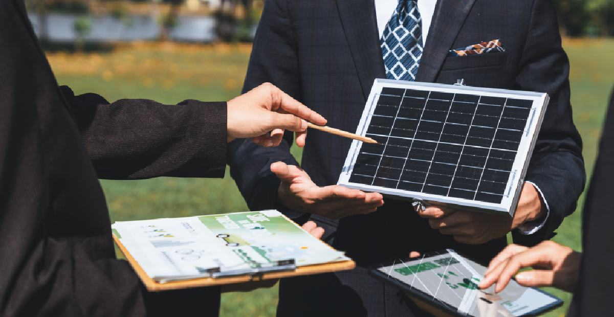 Diagram illustrating the reduction in commercial solar power cost over 25 years